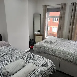 apartment-with-roof-terrace-near-city-centre.cardiffhotelswales.com/